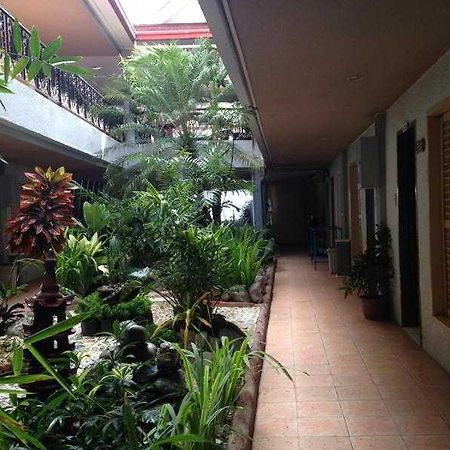 Queen\'S Beach Resort Manoc-Manoc Екстериор снимка