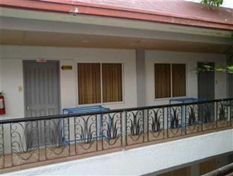 Queen\'S Beach Resort Manoc-Manoc Екстериор снимка