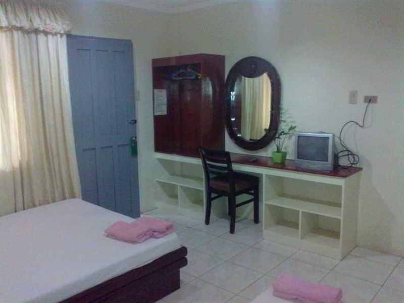 Queen\'S Beach Resort Manoc-Manoc Екстериор снимка