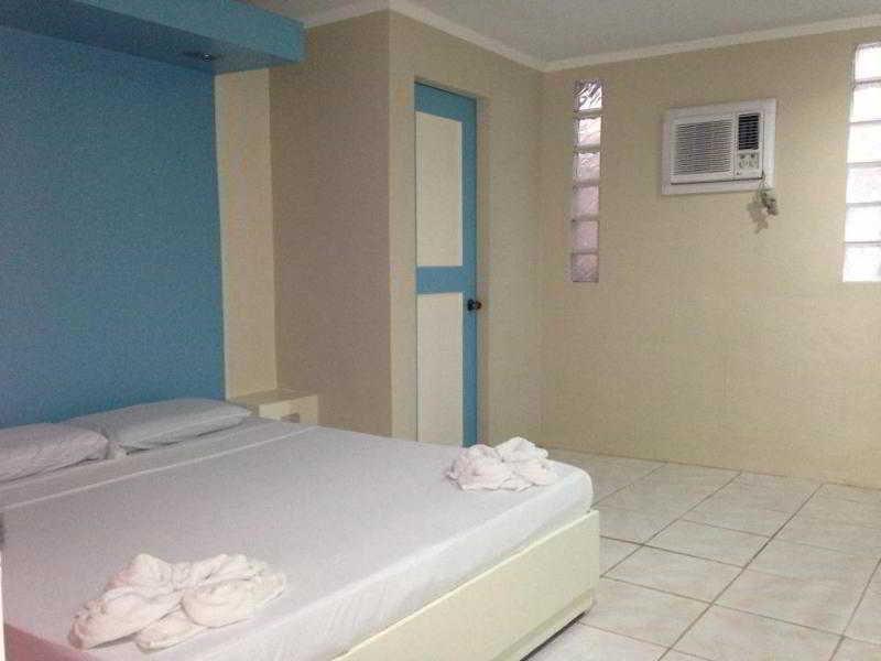 Queen\'S Beach Resort Manoc-Manoc Екстериор снимка