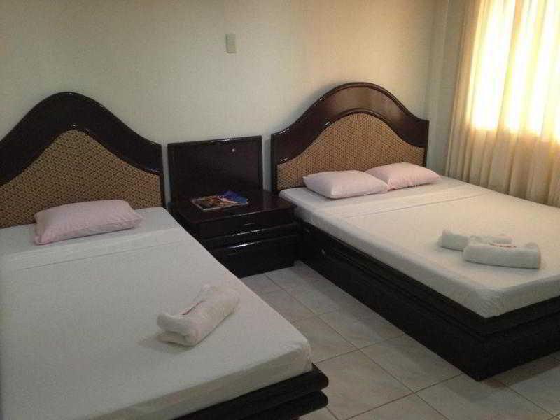 Queen\'S Beach Resort Manoc-Manoc Екстериор снимка