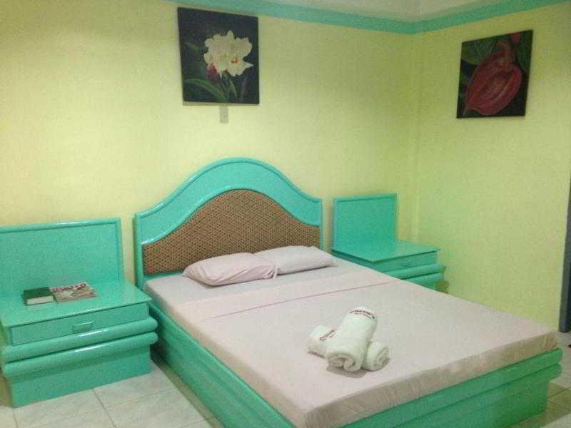 Queen\'S Beach Resort Manoc-Manoc Екстериор снимка